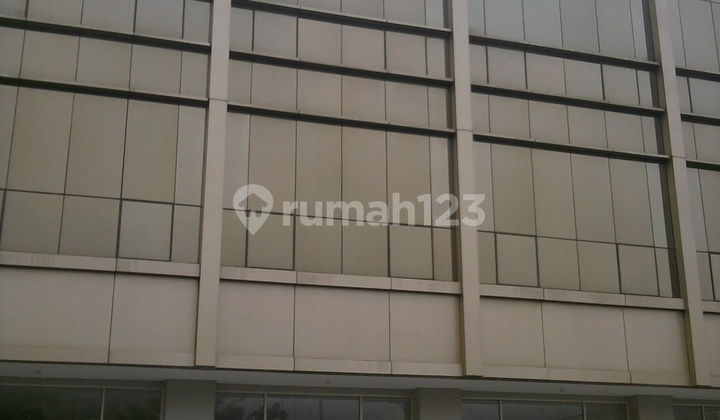 For Lease Wall Street Green Lake City Shop House - Ready to Move In, Price Rp.125 million/year negotiable.