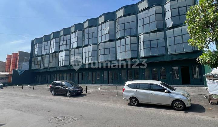 New Modern Classic Shophouse in Kedung Asem - 4 Floors, Busy Location New Modern Classic Shophouse in Kedung Asem - 4 Floors, Busy Location