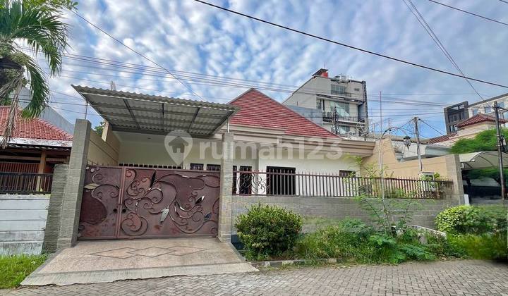 House in Manyar Kertoarjo, 1.5 Floors, Newly Renovated, Second Road Location. 2