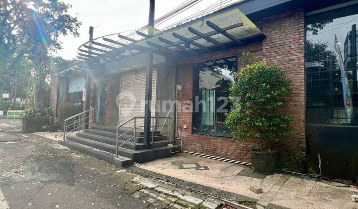 Commercial House for Rent on Semeru Street, Malang, Corner Position Former Supermarket