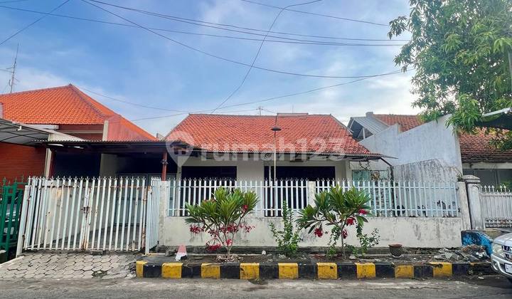 Land Calculation House in Central Rungkut Asri Close to the Main Road