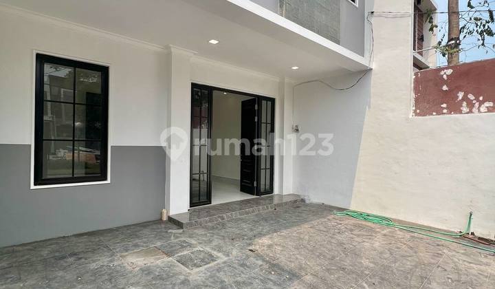 Rumah Baru American di Araya Tahap 2 di Jalan Boulevard 2 Lantai
