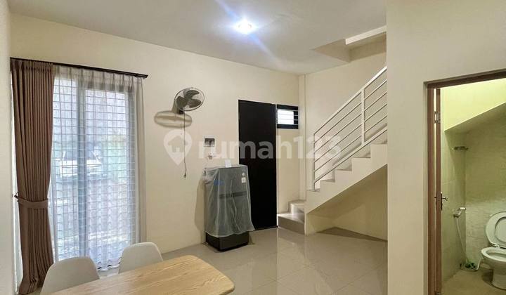 Sewa Rumah Siwalankerto 2 Lantai Posisi Depan Taman Semi Furnish 2