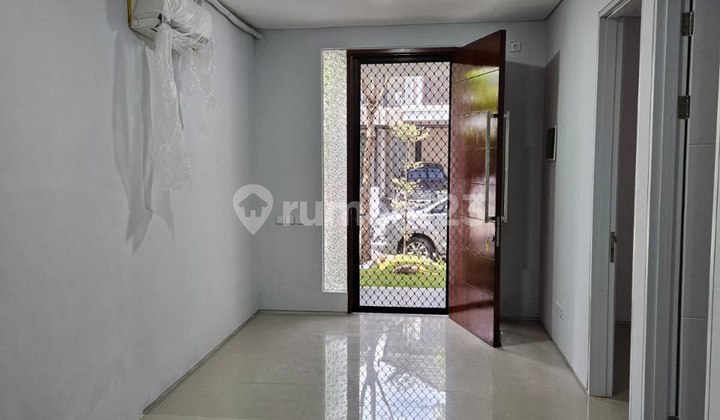 Northwest Park 3-Storey House 6 Bedrooms Semi-Furnished Already Renovated 2