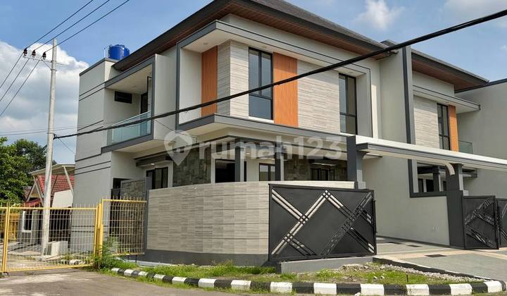 Rumah Baru Modern di Perumahan Sutorejo Prima 2 Lantai Tipe Hoek Rumah Baru Modern di Perumahan Sutorejo Prima 2 Lantai Tipe Hoek
