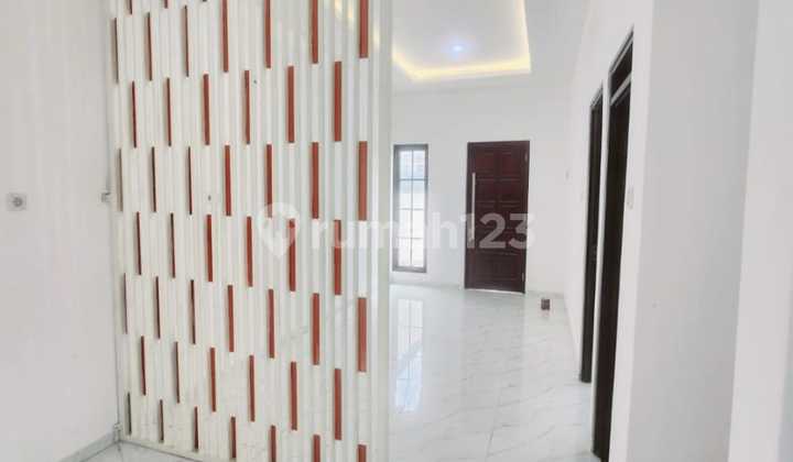 Rumah Baru di Lontar 2,5 Lantai Dekat Graha Natura & Pakuwon Mall 2