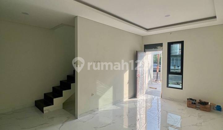 Rumah Baru Minimalis Mulyosari Utara Living Room Lega Open Space 2
