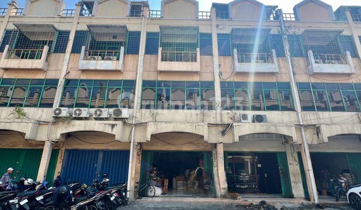 Ruko Pengampon Square 3 Lantai Hadap Selatan Area Parkiran Luas Ruko Pengampon Square 3 Lantai Hadap Selatan Area Parkiran Luas