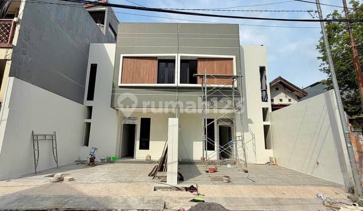 Rumah Baru Minimalis Mulyosari Utara Living Room Lega Open Space Rumah Baru Minimalis Mulyosari Utara Living Room Lega Open Space