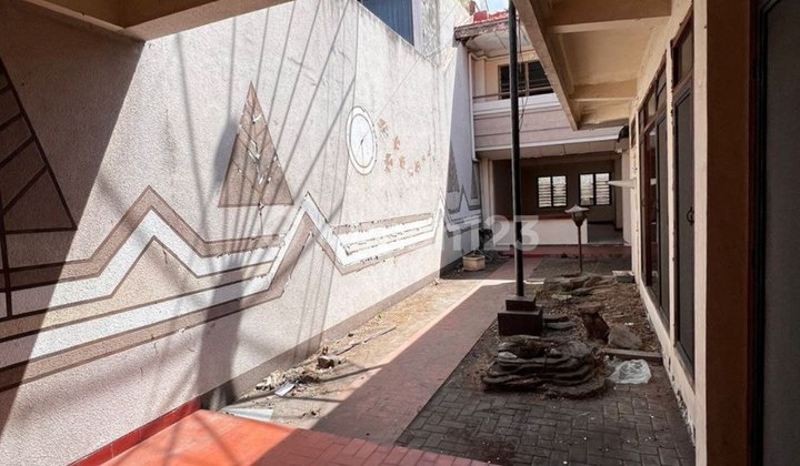 Rumah Usaha di Jalan Argopuro, Tidar 2 Lantai SHM Hadap Selatan 2