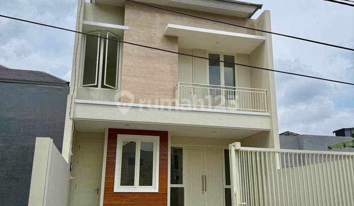 Rumah Baru di Gayung Kebonsari 2 Lantai Lebar 7 Hadap Selatan Rumah Baru di Gayung Kebonsari 2 Lantai Lebar 7 Hadap Selatan