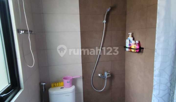 Rumah 2 Lantai Siap Huni semi furnished Di Summarecon Crown Gading.cluster Regia Dekat Harapan Indah 2