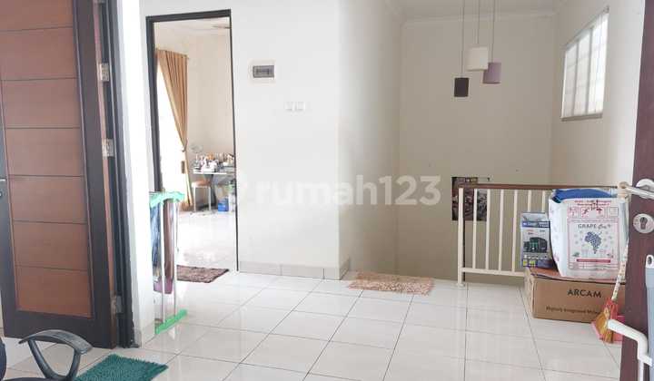 For sale: 2-story semi-furnished house inside Aralia Harapan Indah cluster. 2