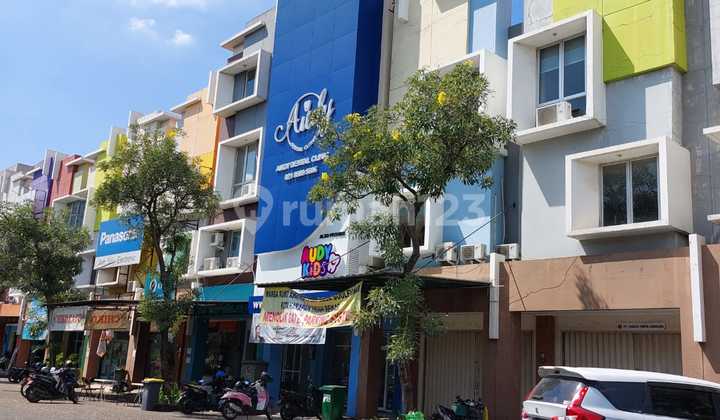 Ruko 3 Lantai Unit Langka Pinggir Jalan Lebar 5x18 Parkir Luas di Harapan Indah Bekasi Barat