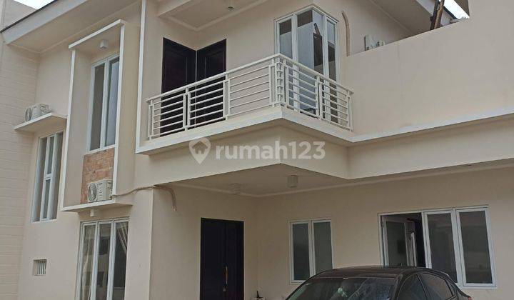 Rumah di Komplek Town House Cipinang Cempedak Kamar 4 Jakarta Timur  1