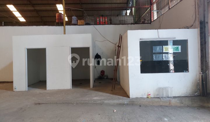 Warehouse in Cakung Raya 432 m², Good HGB, near toll gate, container accessible. Warehouse in Cakung Raya 432 m², Good HGB, near toll gate, container accessible.
