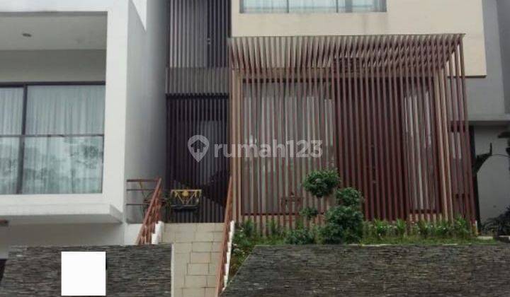 Rumah Asia Tropis Jalan Utama Dekat Posko Satpam di Harapan Indah 2