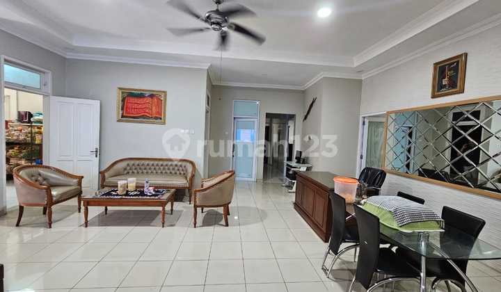 Di jual rumah bagus di bulevard hijau pinggir jalan bisa untuk dagang lokasi strategis dekat dengan area komersil