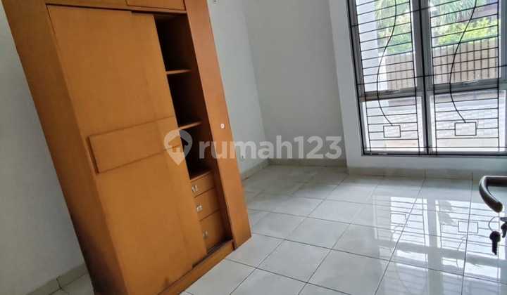 Disewakan Rumah Siap Huni Ifolia Semi Furnishedposisi Strategis Dekat Taman Utama, Hadap Timur-Utara. 2