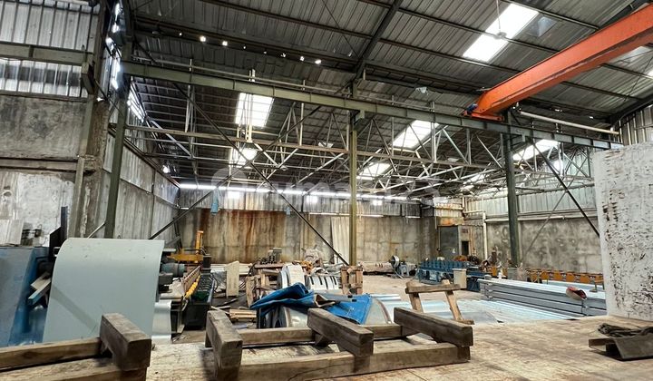 For Rent & For Sale: Good Warehouse with a luxurious and clean office, 3-door employee mess, and 2 units of Hoist Crane in Tarumajaya, Bekasi.