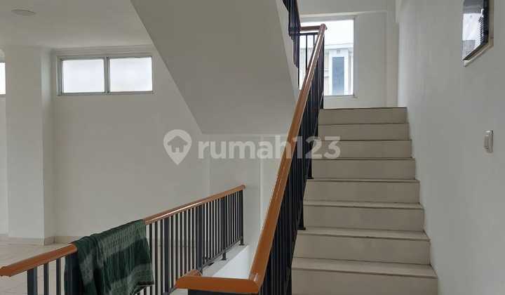 For rent: 5-story corner shop house on Megaboulevard Harapan Indah, West Bekasi, roadside. For rent: 5-story corner shop house on Megaboulevard Harapan Indah, West Bekasi, roadside.