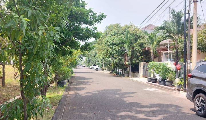 Rumah Bagus Depan Taman Lebar 9x20 Renovasi Hadap Timur di Harapan Indah Bekasi Barat  2