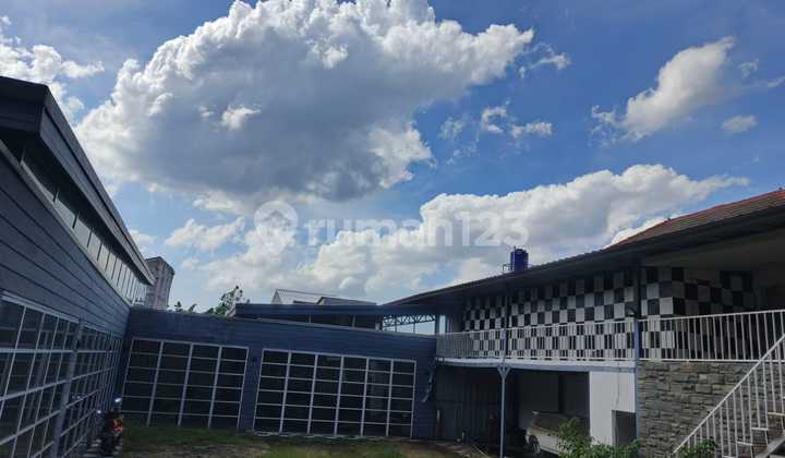 For sale, building suitable for cafe/restaurant in Jatibening, Bekasi. Price 10m negotiable.