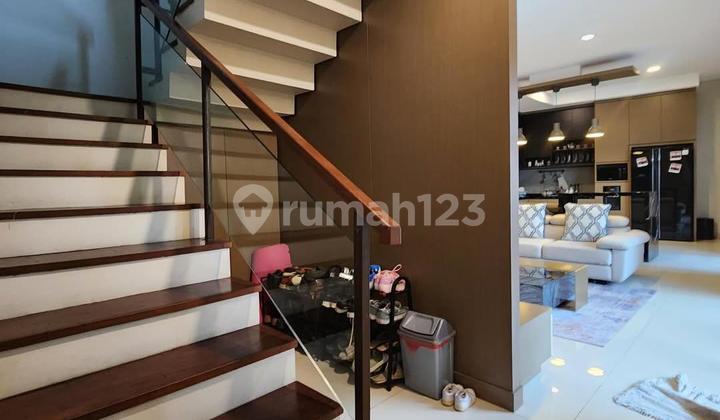 Dijual Rumah Mewah 2 LT Full Furnished Bergaya Modern Tropis, Suasana Villa Bali, Cozy, Cool dan Qualitas Terbaik di Pondok Labu Jakarta Selatan