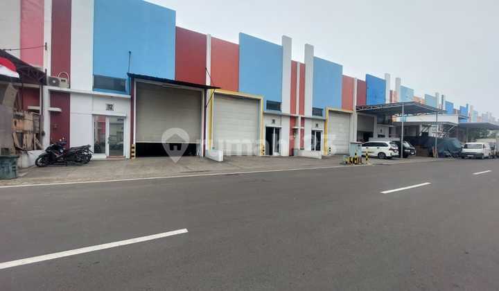 For rent: warehouse with luxurious office in Bizzpark Green Sedayu, Cakung, Cilincing, East Jakarta. For rent: warehouse with luxurious office in Bizzpark Green Sedayu, Cakung, Cilincing, East Jakarta.
