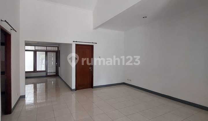 For Rent Nice House in Aralia Cluster in Front of the Park, 3+1 Bedrooms, Harapan Indah 2
