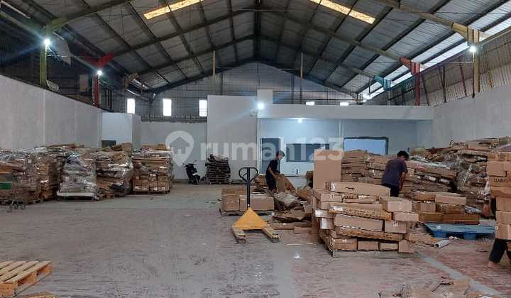 Di sewakan gudang dalam komplek dekat tol di cakung jakarta timur