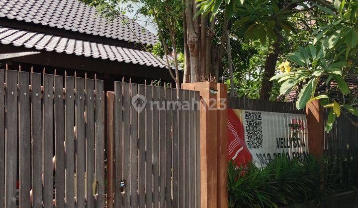 Jual Rumah Dengan Gaya Villa  Luas Tanah Besar Row Jalan 4 Mobil 2