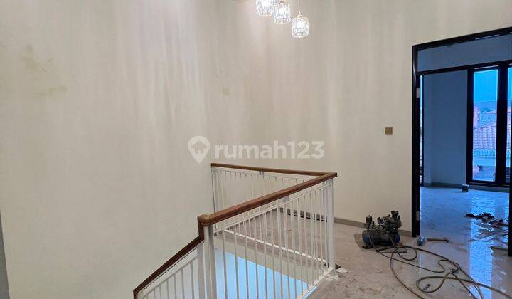 Rumah baru Ketintang madya surabaya selatan row 3 mobil 2