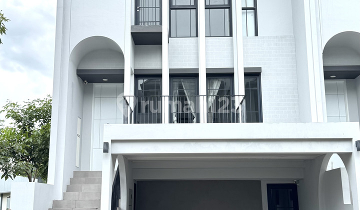 Siap Huni, Rumah 3 Lantai Lokasi Stategis Dekat Mall dan Tol Aeon Bsd, Lingungan Bagus dan Asri