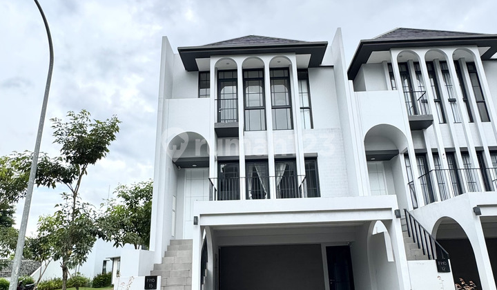 For Sale Luxury House BSD 3 Floors Hook-Free Flood-Free Near Train Station Access and Toll Aeon BSD-Greenwich BSD Area