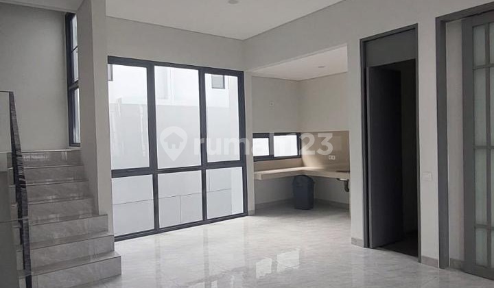 For Sale Luxury House BSD 3 Floors Hook-Free Flood-Free Near Train Station Access and Toll Aeon BSD-Greenwich BSD Area 2