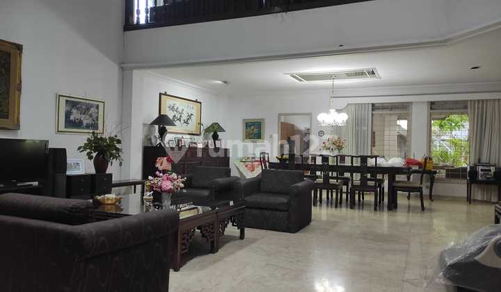 Rumah Terawat di Trunojoyo Pusat Kota Lingkungan Elit, interior lega.