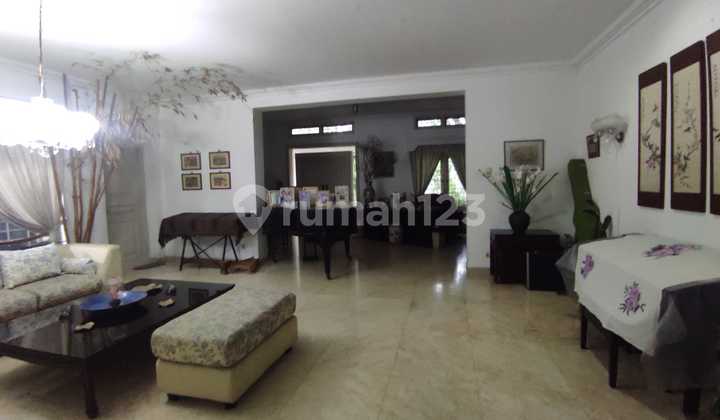 Rumah Terawat di Trunojoyo Pusat Kota Lingkungan Elit, interior lega. 2