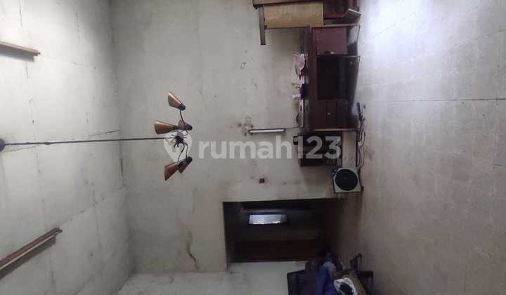 Prapanca St., more spacious, central Surabaya City CHEAP