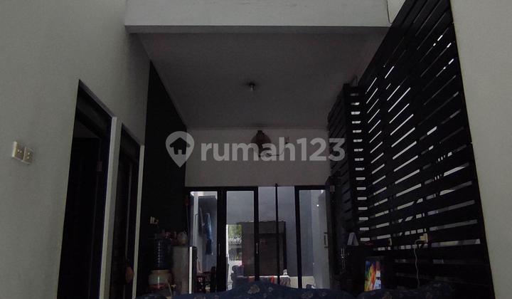 Manyar Rejo is near campuses, with an established neighborhood, easy access to MERR, Rungkut, etc.