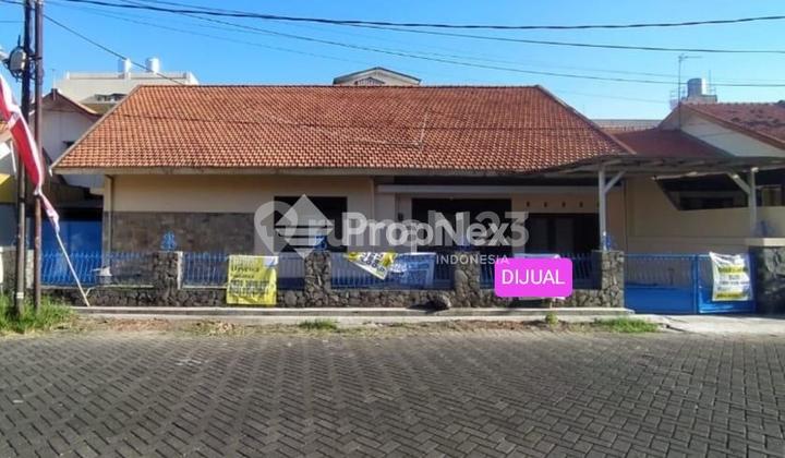 Rumah Besar di Ngagel, tenang jalan lebar 1