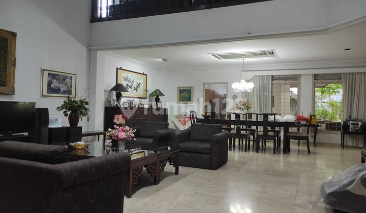 Rumah Terawat di Trunojoyo Pusat Kota Lingkungan Elit, interior lega. 1