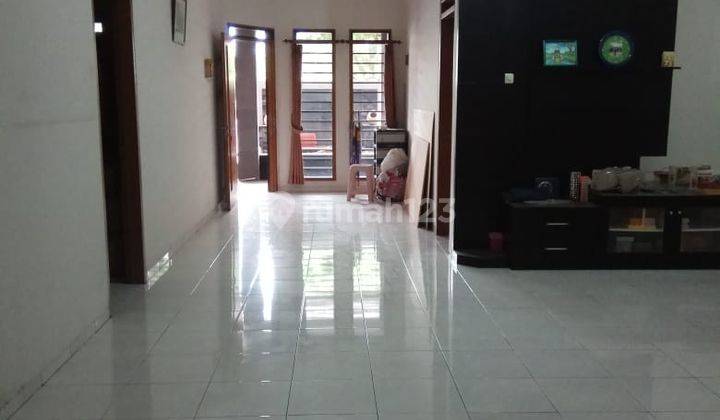 Dijual rumah semi furnish di Taman Holis Indah 1