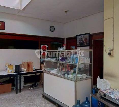 Dijual Rumah hitung tanah saja lokasi bagus dan cocok untuk usaha 2