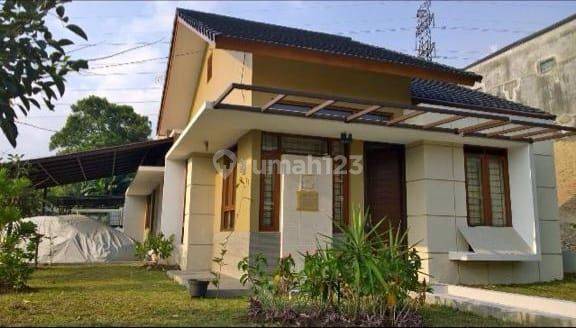 Rumah asri Hoek siap huni di Istana Gardenia, Cimahi 1