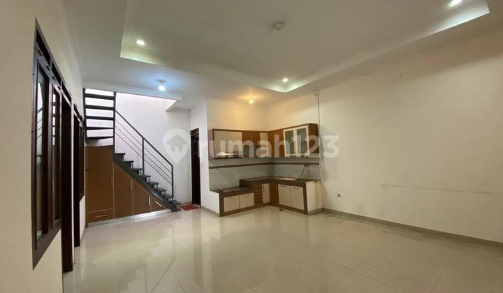 Rumah asri super nyaman siap huni di Singgasana Pradana, Bandung 4