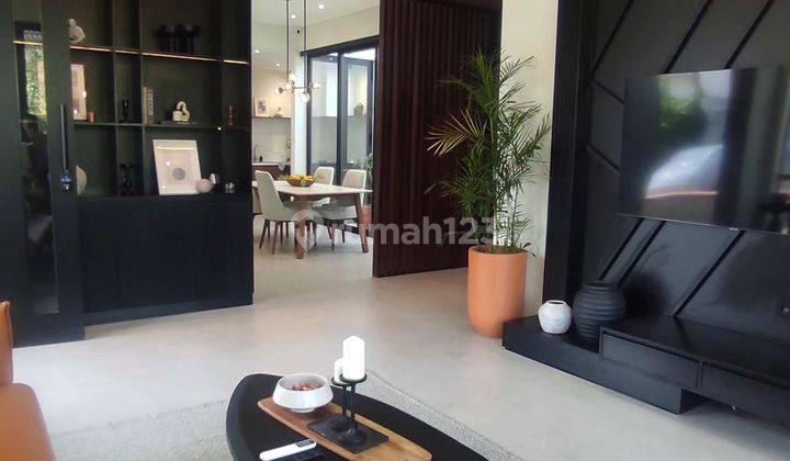 Rumah Modern Kontemporer Design Full Furnished Yang Cocok Dengan Gaya Hidup Modern Jaman Now
 Di Kota Baru Parahyangan 1