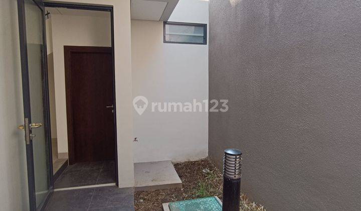 Rumah 2 Lantai Modern di Podomoro Park 8