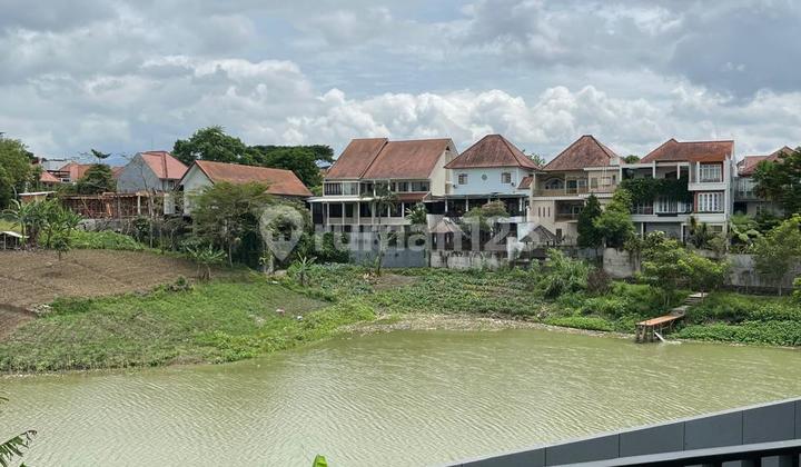 Rumah Tropical Minimalis Dengan Sentuhan Japan Zen Garden Serta View Danau Di Kota Baru Parahyangan
