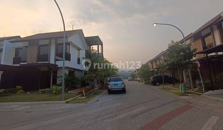 Barang Langka! Rumah Dengan Kolam Renang Harga 3 M Saja Di Kota Baru Parahyangan 1